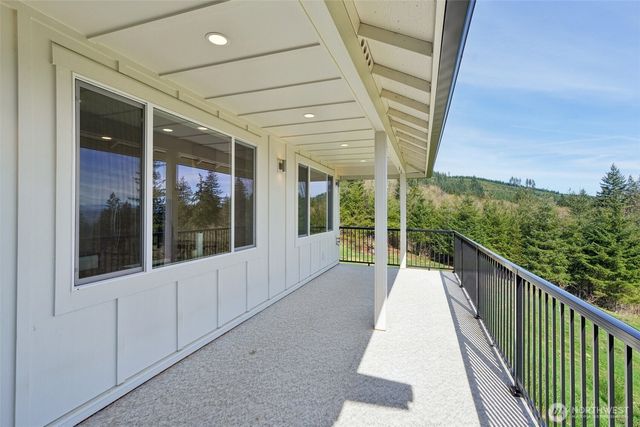 209 High Bank Lane, Woodland, WA 98674