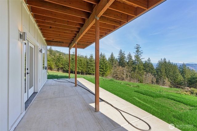 209 High Bank Lane, Woodland, WA 98674