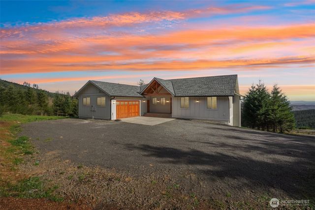 209 High Bank Lane, Woodland, WA 98674