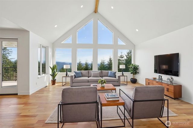 209 High Bank Lane, Woodland, WA 98674