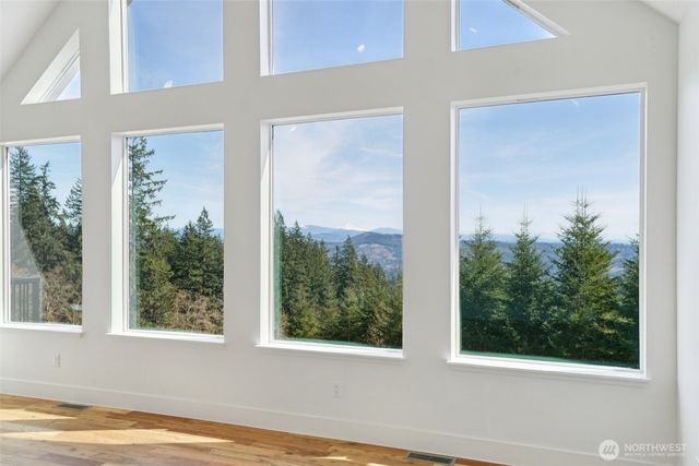 209 High Bank Lane, Woodland, WA 98674