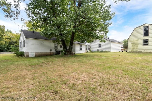 2021 Highway 255, Lavaca, AR 72941