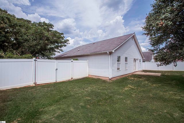 515 Climbing Rose Court, Fountain Inn, SC 29644