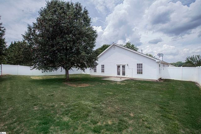 515 Climbing Rose Court, Fountain Inn, SC 29644