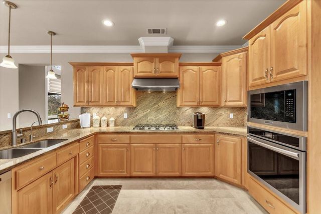 19549 San Vincente Drive, Redding, CA 96003