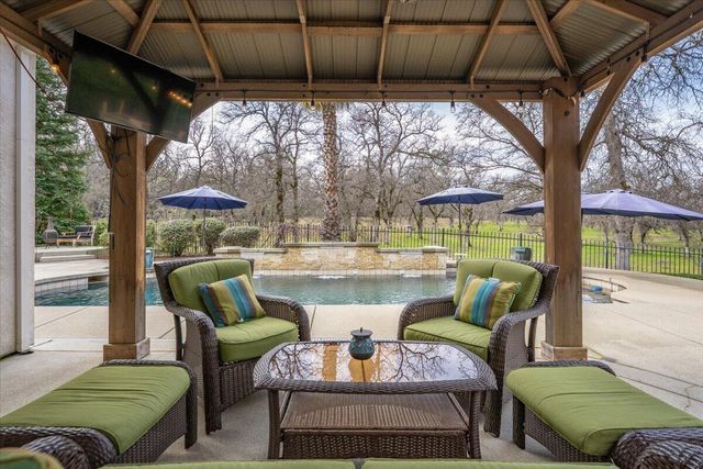 19549 San Vincente Drive, Redding, CA 96003