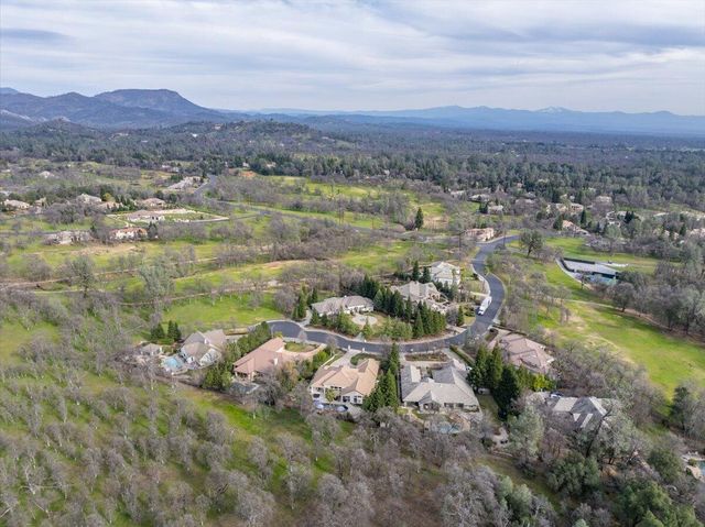 19549 San Vincente Drive, Redding, CA 96003