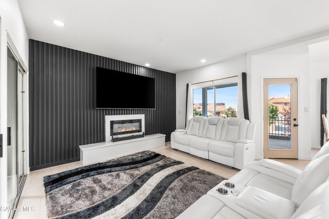 6710 Sycamore Lane, Palmdale, CA 93551