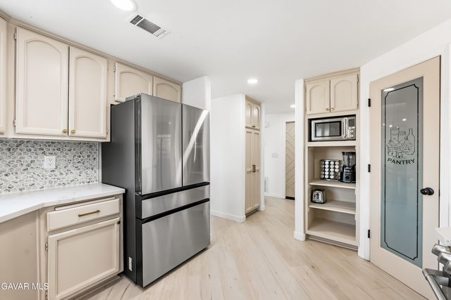 6710 Sycamore Lane, Palmdale, CA 93551