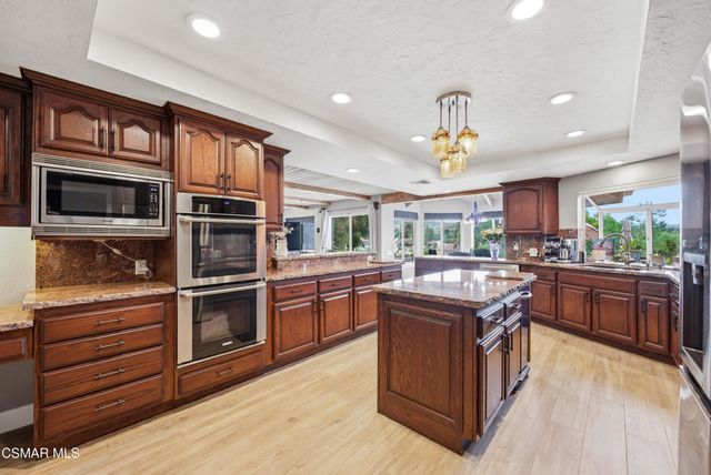 206 Rangely Court, Simi Valley, CA 93065