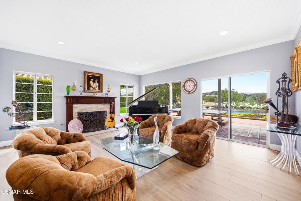 Image 18 of property listing at 206 Rangely Court, Simi Valley, CA 93065