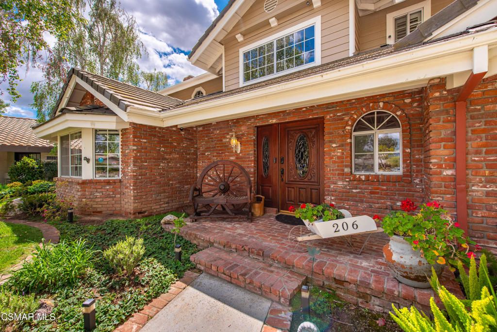 Image 4 of property listing at 206 Rangely Court, Simi Valley, CA 93065