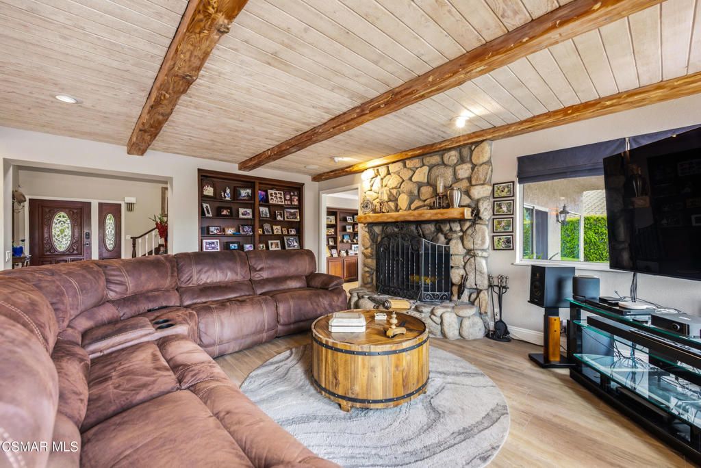 Image 9 of property listing at 206 Rangely Court, Simi Valley, CA 93065