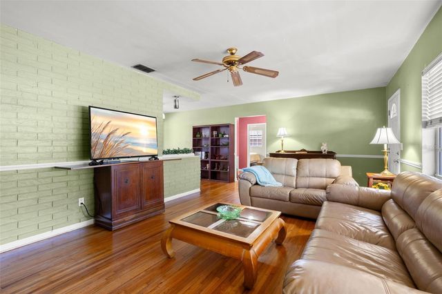 909 WOODLEY ROAD, Clearwater, FL 33764