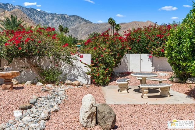 2440 N Girasol Avenue, Palm Springs, CA 92262
