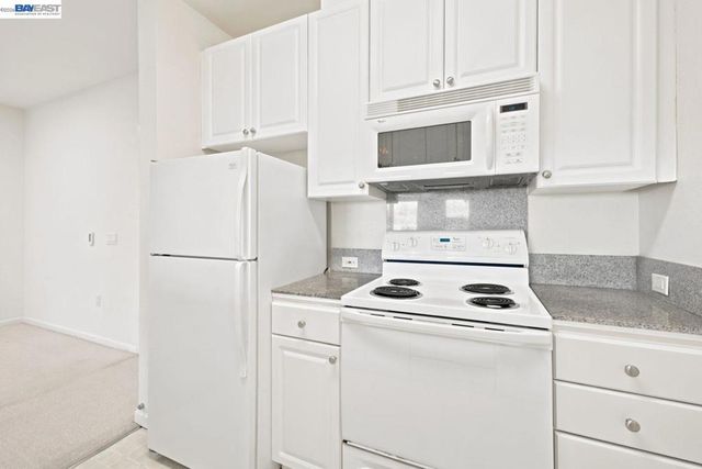 401 S Norfolk St 301, San Mateo, CA 94401