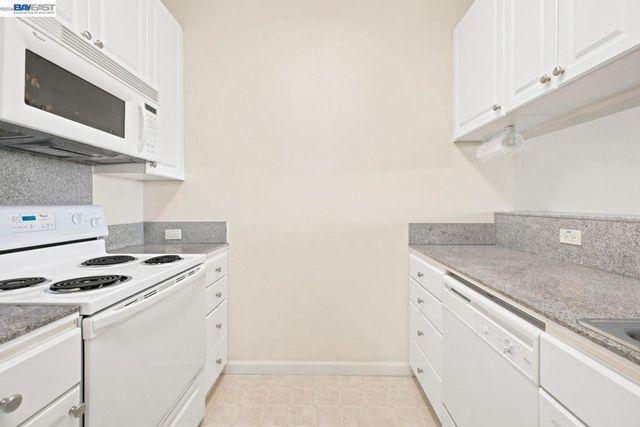 401 S Norfolk St 301, San Mateo, CA 94401