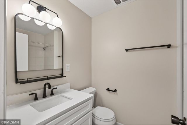 6601 Zealand Avenue N, Brooklyn Park, MN 55428