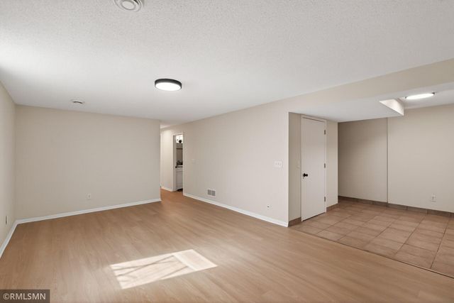 6601 Zealand Avenue N, Brooklyn Park, MN 55428