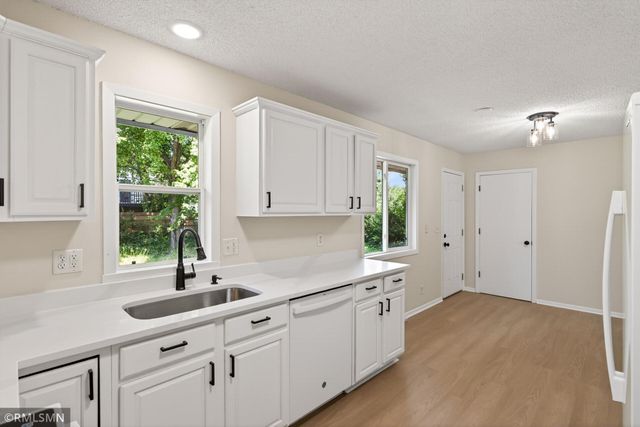 6601 Zealand Avenue N, Brooklyn Park, MN 55428