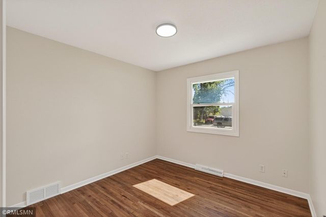 6601 Zealand Avenue N, Brooklyn Park, MN 55428
