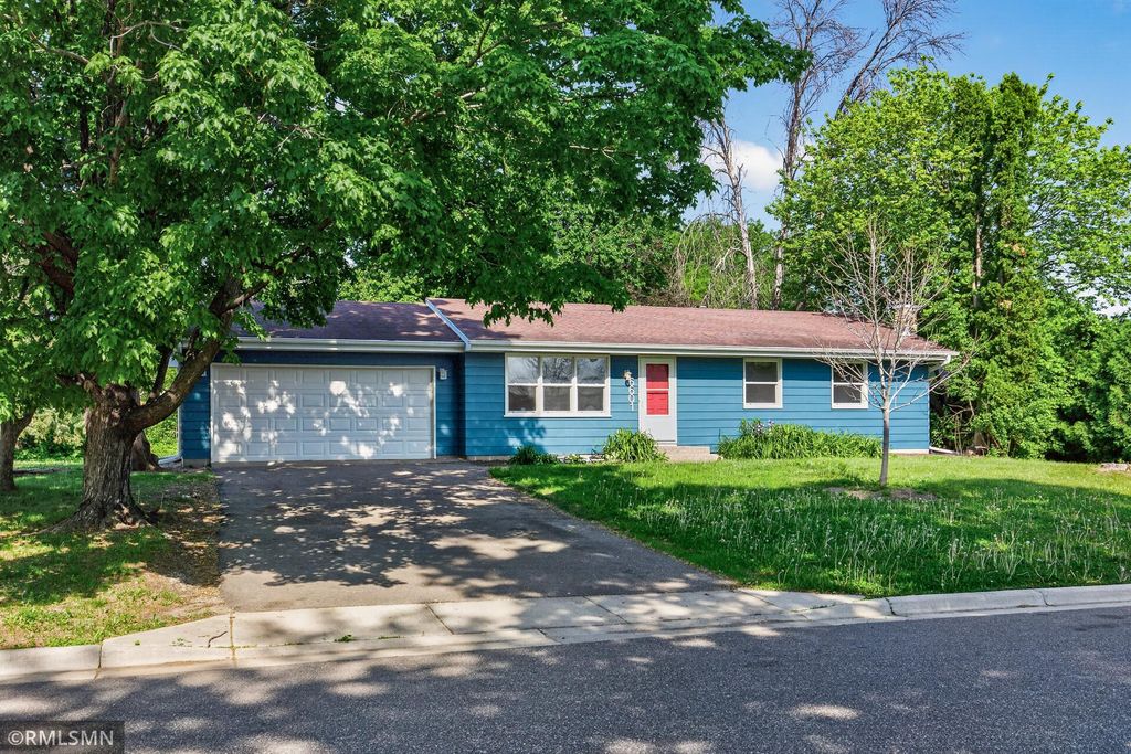6601 Zealand Avenue N, Brooklyn Park, MN 55428
