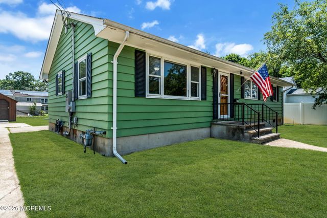 514 Pine Street, Lakehurst, NJ 08733