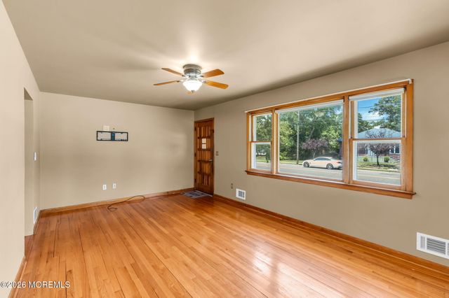 514 Pine Street, Lakehurst, NJ 08733