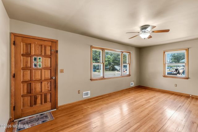 514 Pine Street, Lakehurst, NJ 08733