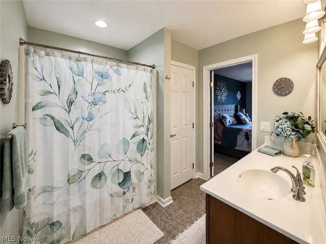 10065 Meadow Ridge Drive, Streetsboro, OH 44241
