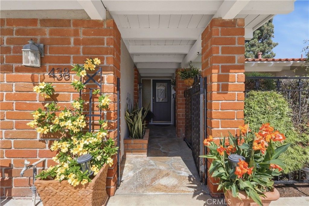 438 Vista Parada, Newport Beach, CA 92660 — photo 3
