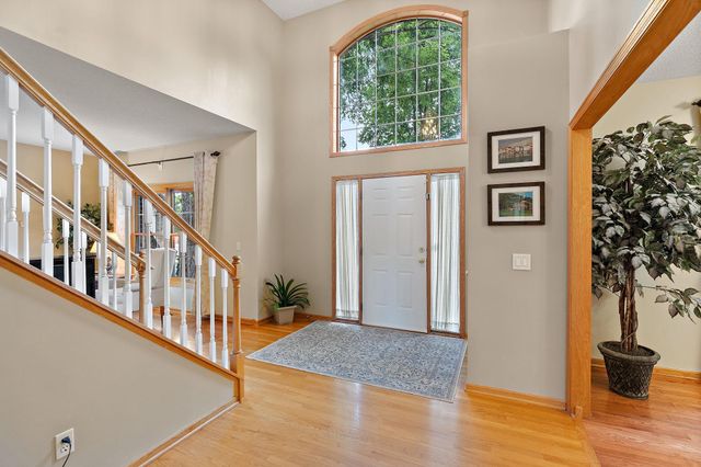 1401 Larkspur Court, Woodbury, MN 55129
