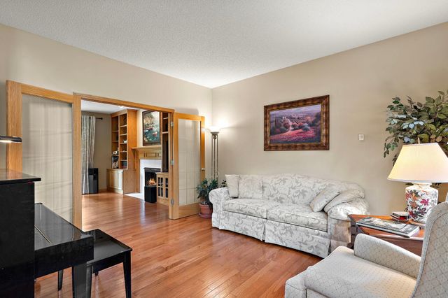 1401 Larkspur Court, Woodbury, MN 55129