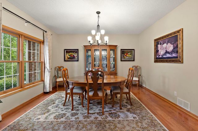 1401 Larkspur Court, Woodbury, MN 55129