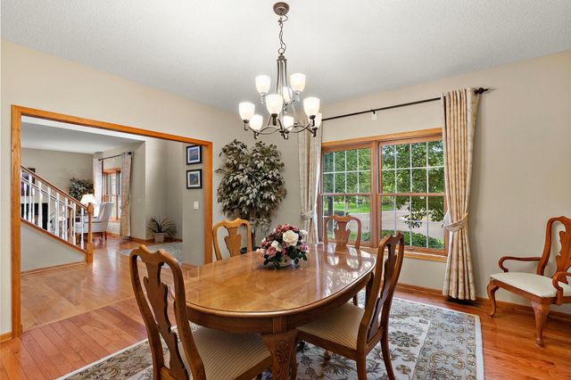 1401 Larkspur Court, Woodbury, MN 55129