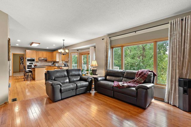 1401 Larkspur Court, Woodbury, MN 55129