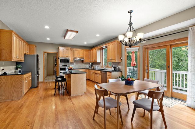 1401 Larkspur Court, Woodbury, MN 55129