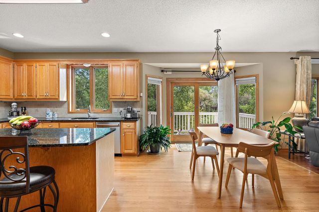 1401 Larkspur Court, Woodbury, MN 55129