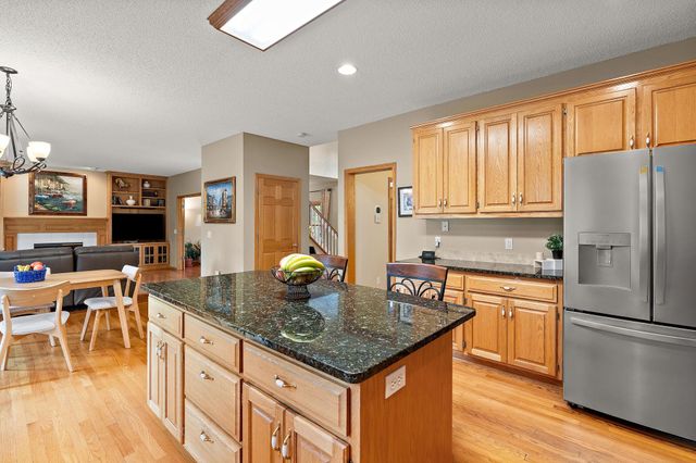 1401 Larkspur Court, Woodbury, MN 55129