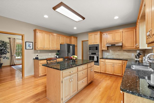 1401 Larkspur Court, Woodbury, MN 55129