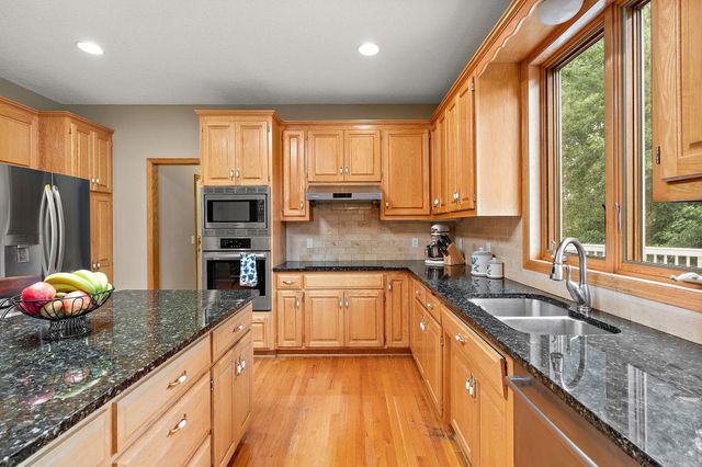 1401 Larkspur Court, Woodbury, MN 55129