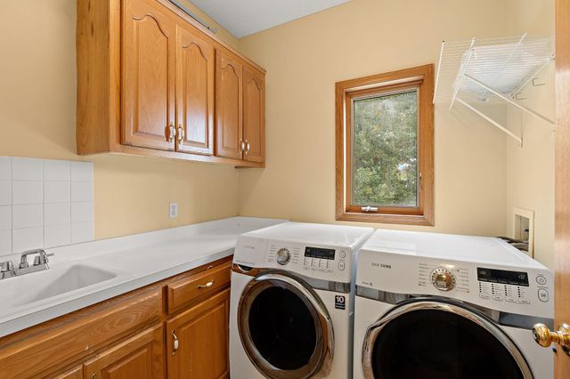 1401 Larkspur Court, Woodbury, MN 55129