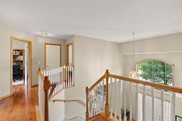 1401 Larkspur Court, Woodbury, MN 55129