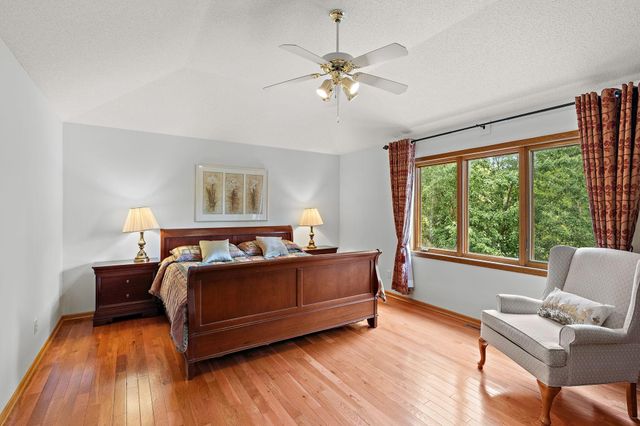 1401 Larkspur Court, Woodbury, MN 55129