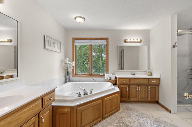 1401 Larkspur Court, Woodbury, MN 55129
