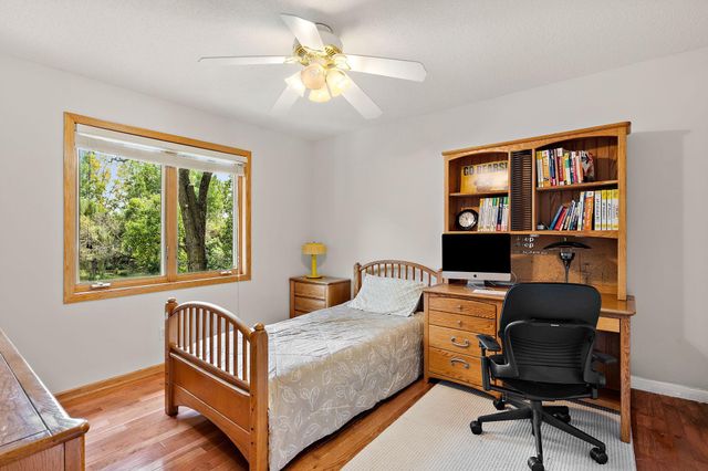 1401 Larkspur Court, Woodbury, MN 55129