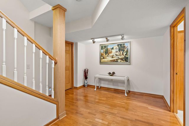 1401 Larkspur Court, Woodbury, MN 55129