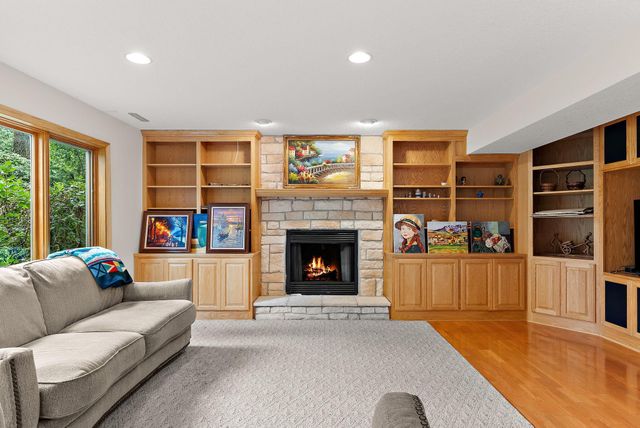 1401 Larkspur Court, Woodbury, MN 55129