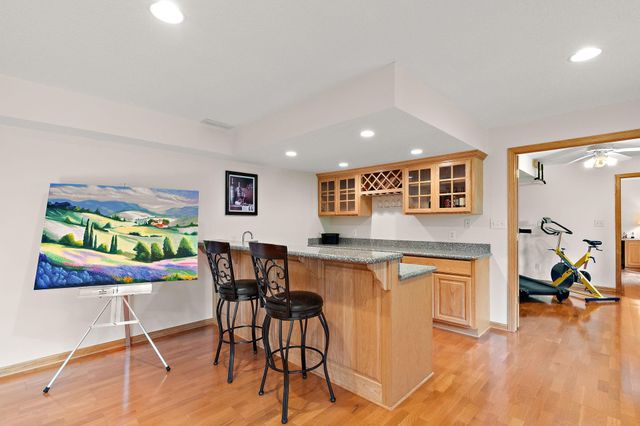 1401 Larkspur Court, Woodbury, MN 55129