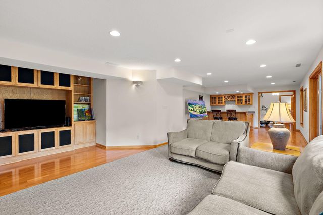 1401 Larkspur Court, Woodbury, MN 55129